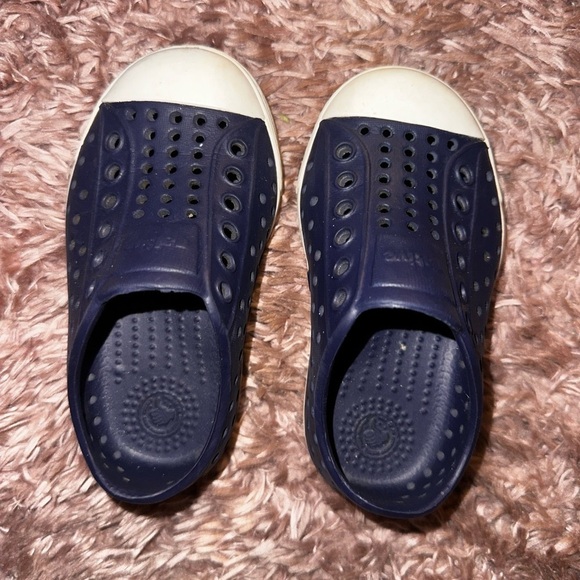 Native Jefferson Blue Perforated Slip-On Shoes C6 play outside summer spring - Picture 2 of 7